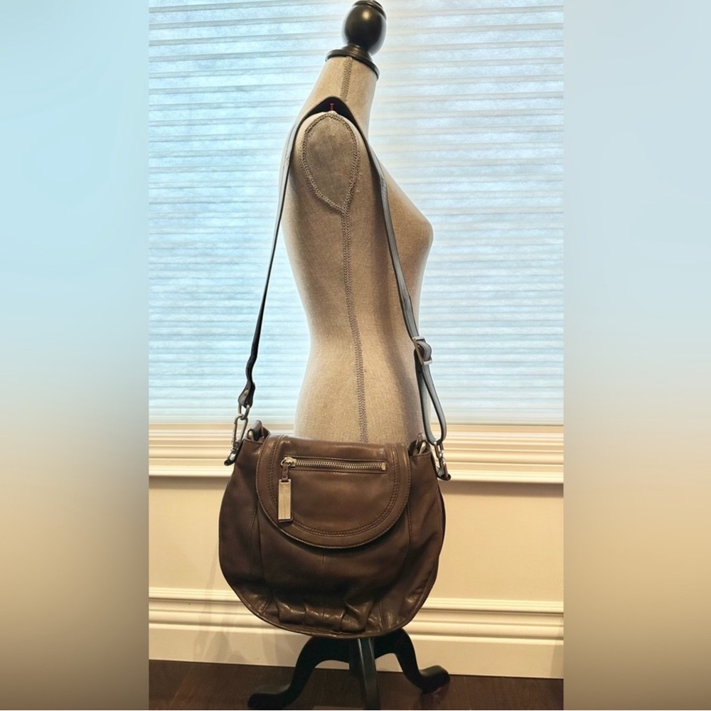 Kenneth Cole New York mushroom grey leather bag with shoulder & crossbody straps - Picture 5 of 16